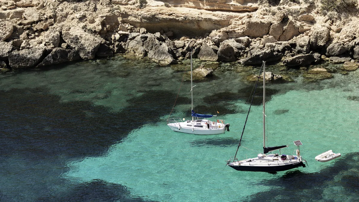 sailboats a cala comte